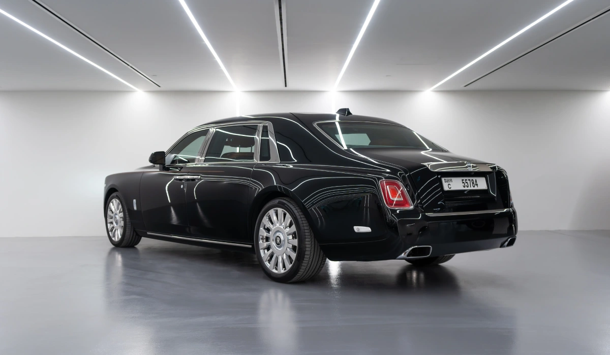 تاجير Rolls-Royce Phantom أسود 2022 فى دبي