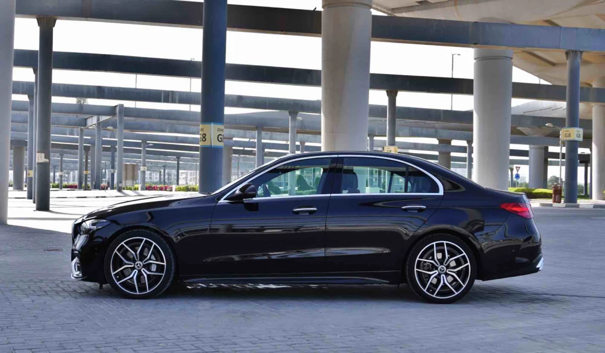 تاجير Mercedes Benz C200 أسود 2021 فى دبي