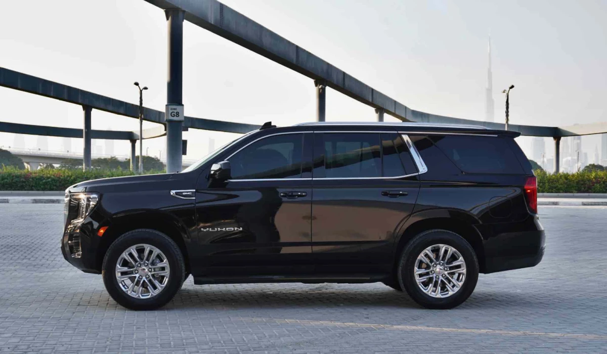 تاجير GMC YUKON أسود 2022 فى دبي