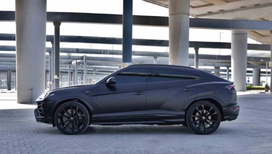 louer Lamborghini URUS BLACK 2022 à Dubaï