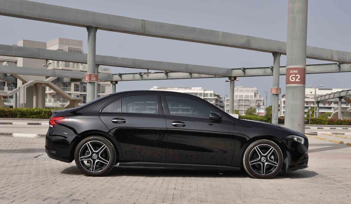 تاجير Mercedes A220 أسود 2021 فى دبي