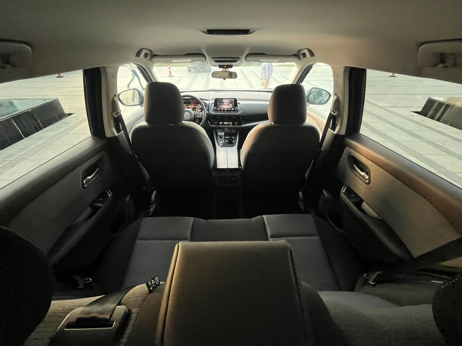 تاجير NISSAN ROGUE  أزرق 2021 فى دبي