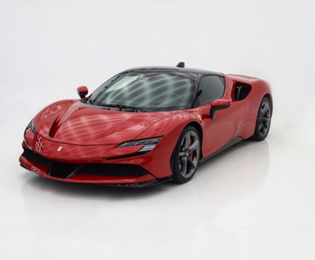 louer Ferrari SF90 RED 2024 à Dubaï