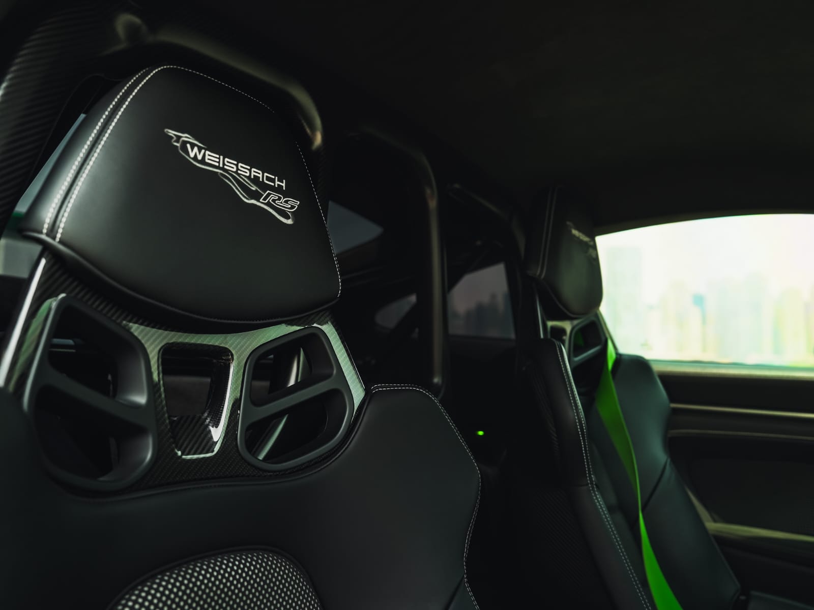 rent Porsche 911 GT3 RS Green  in dubai