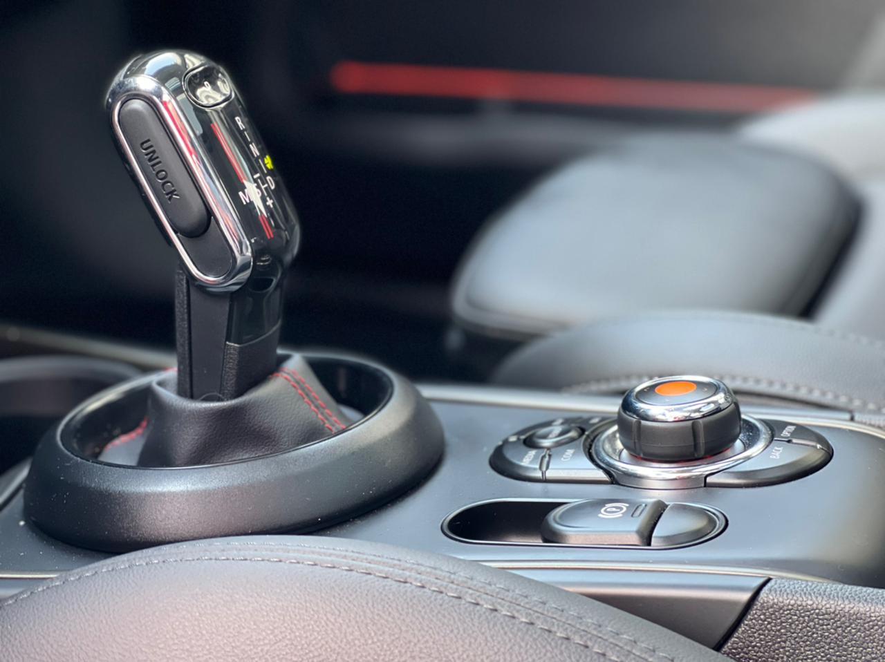 استئجار MINI COOPER  أحمر 2021 طويلة الأمد في دبي