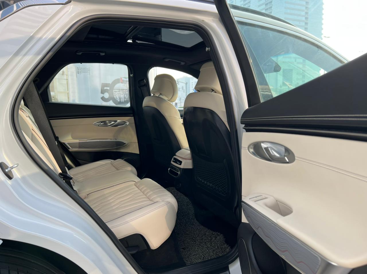 استئجار GENESIS GV70 أبيض 2021 طويلة الأمد في دبي