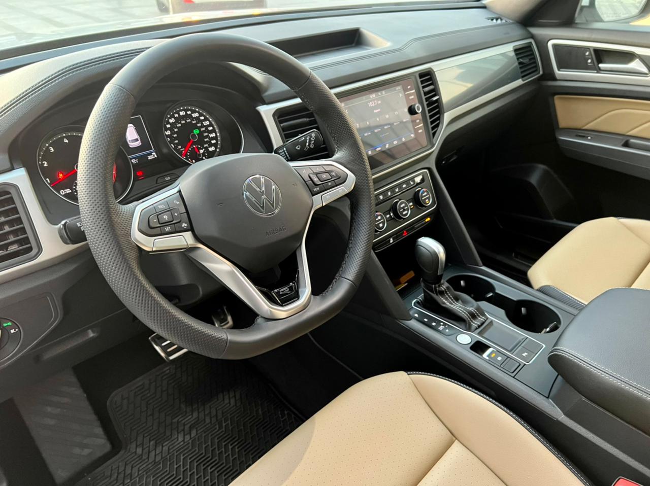 استئجار VOLKSWAGEN ATLAS  أبيض 2021 طويلة الأمد في دبي