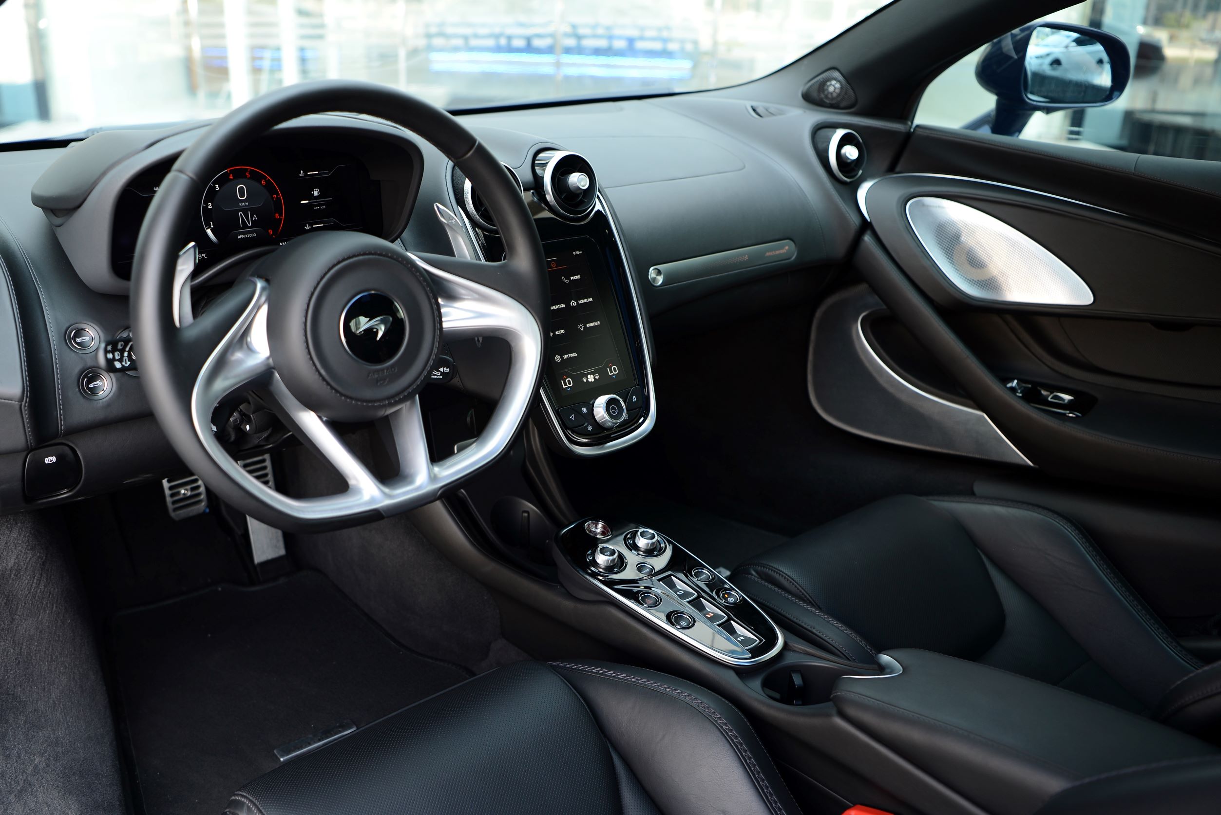 استئجار McLaren GT أزرق 2020 طويلة الأمد في دبي