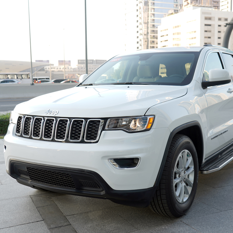 louer  Jeep Grand Cherokee WHITE 2021 long terme à Dubaï