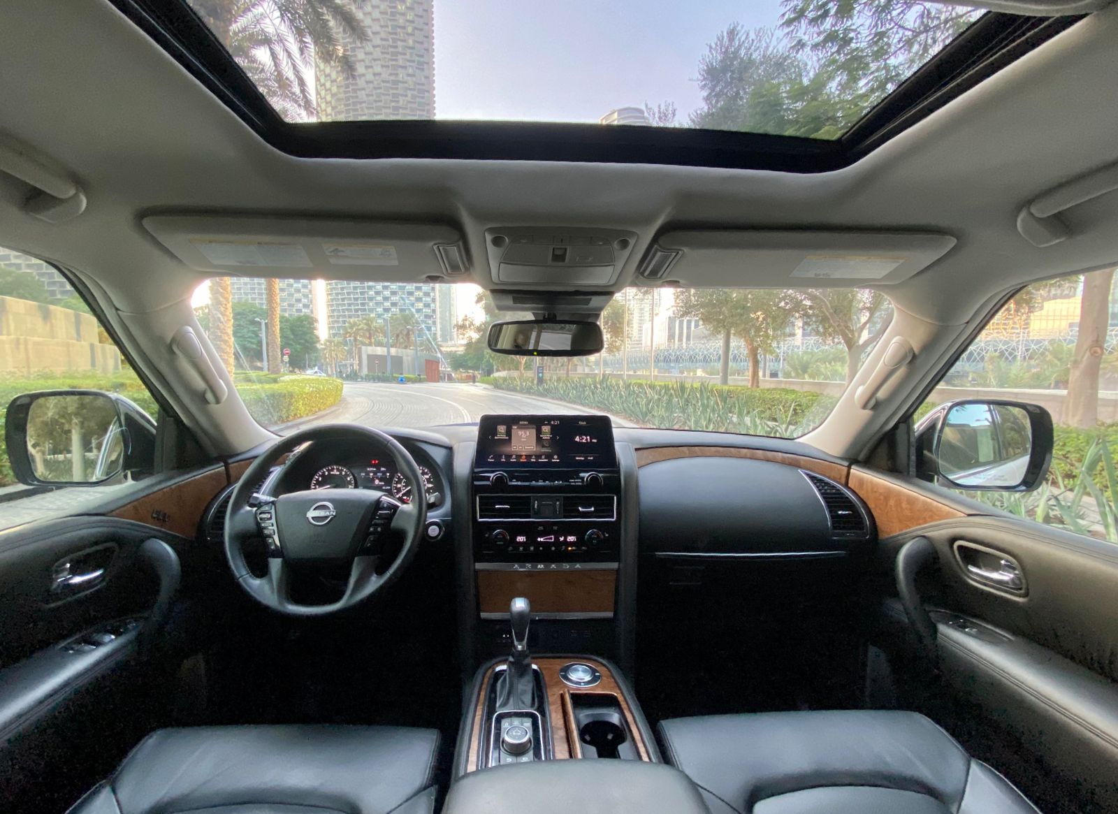 استئجار NISSAN Patrol PLATINUM أبيض 2021 طويلة الأمد في دبي