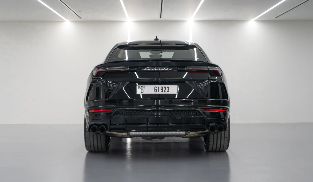 louer Lamborghini Urus BLACK 2022 long terme à Dubaï