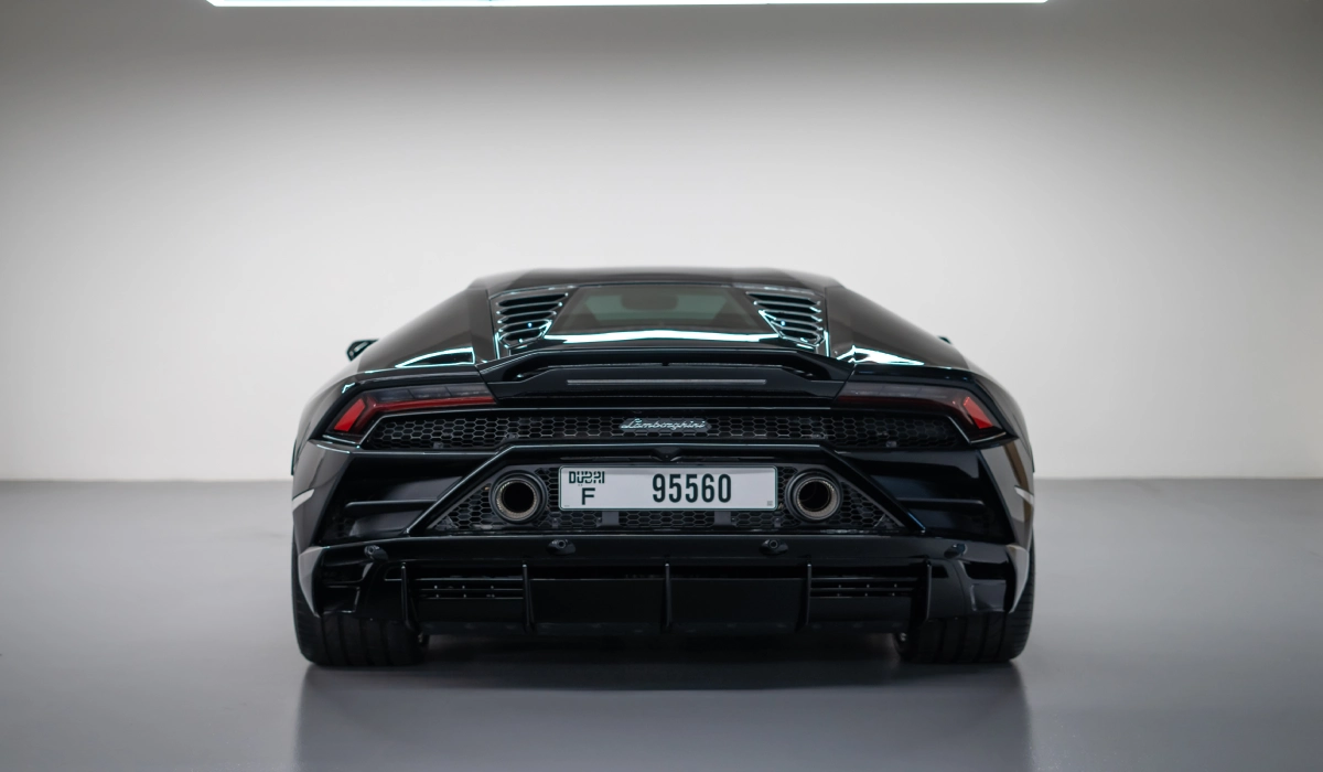 louer Lamborghini Huracan EVO BLACK 2022 long terme à Dubaï