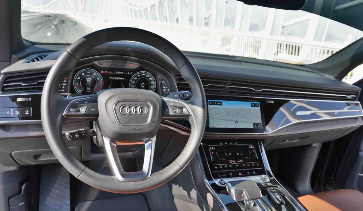 استئجار Audi Q8 أسود 2022 طويلة الأمد في دبي