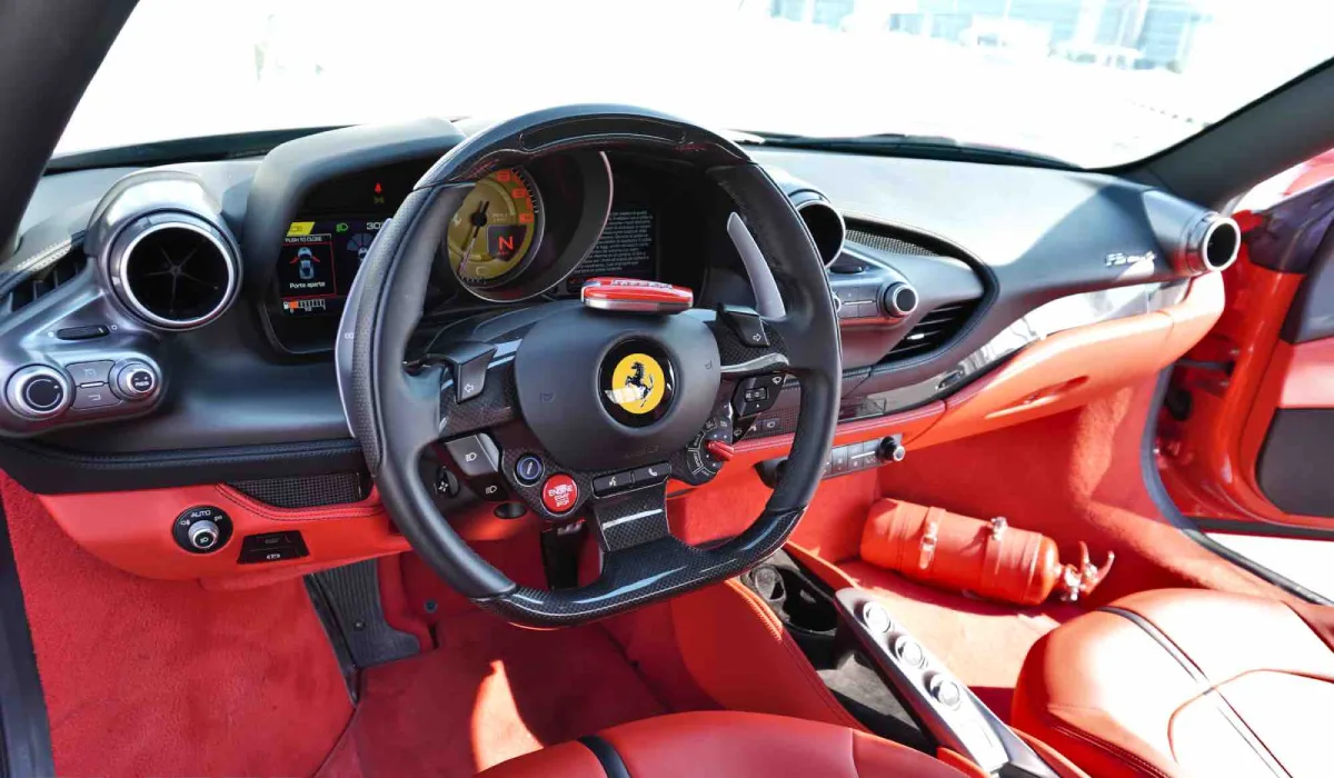 louer Ferrari F8 Turbito RED 2022 long terme à Dubaï