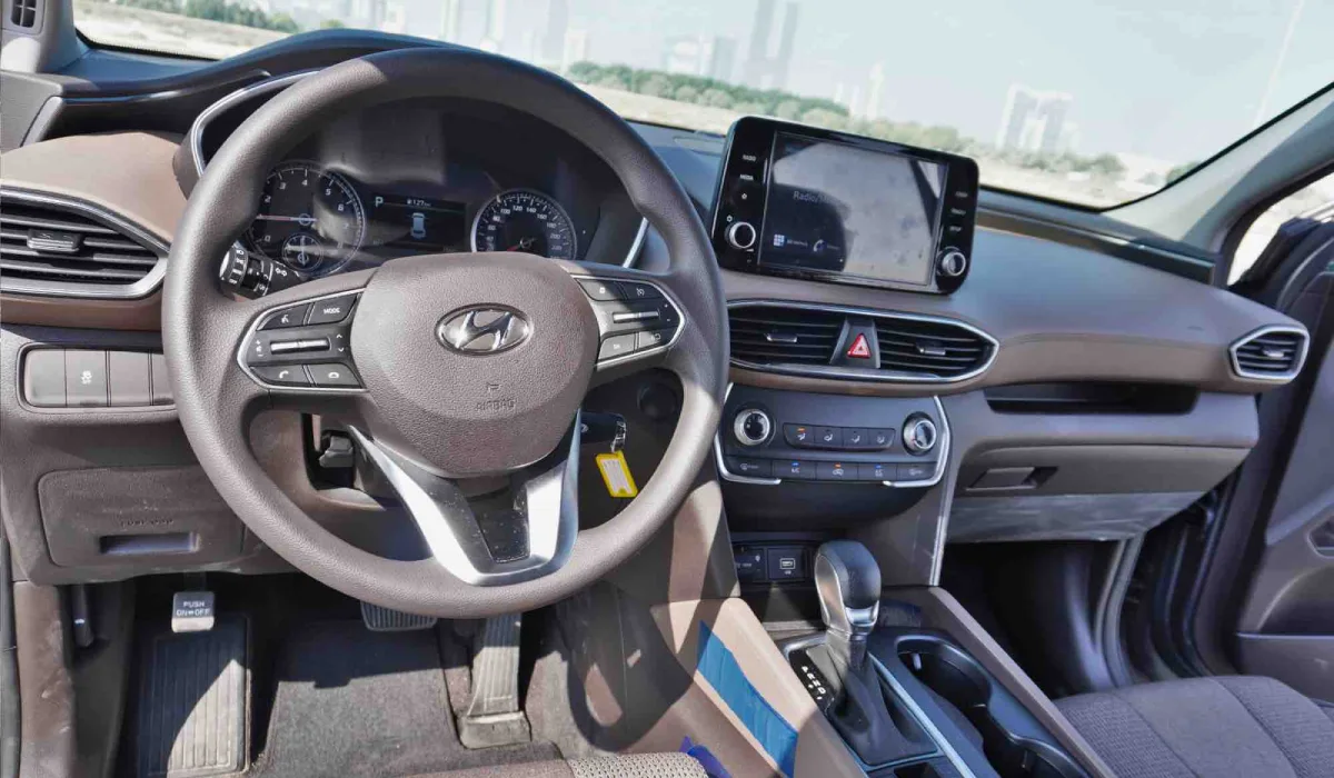 استئجار Hyundai SantaFe  2022 طويلة الأمد في دبي
