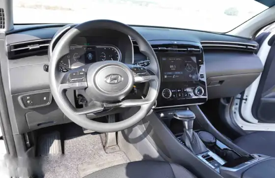استئجار Hyundai Tucson أبيض 2023 طويلة الأمد في دبي