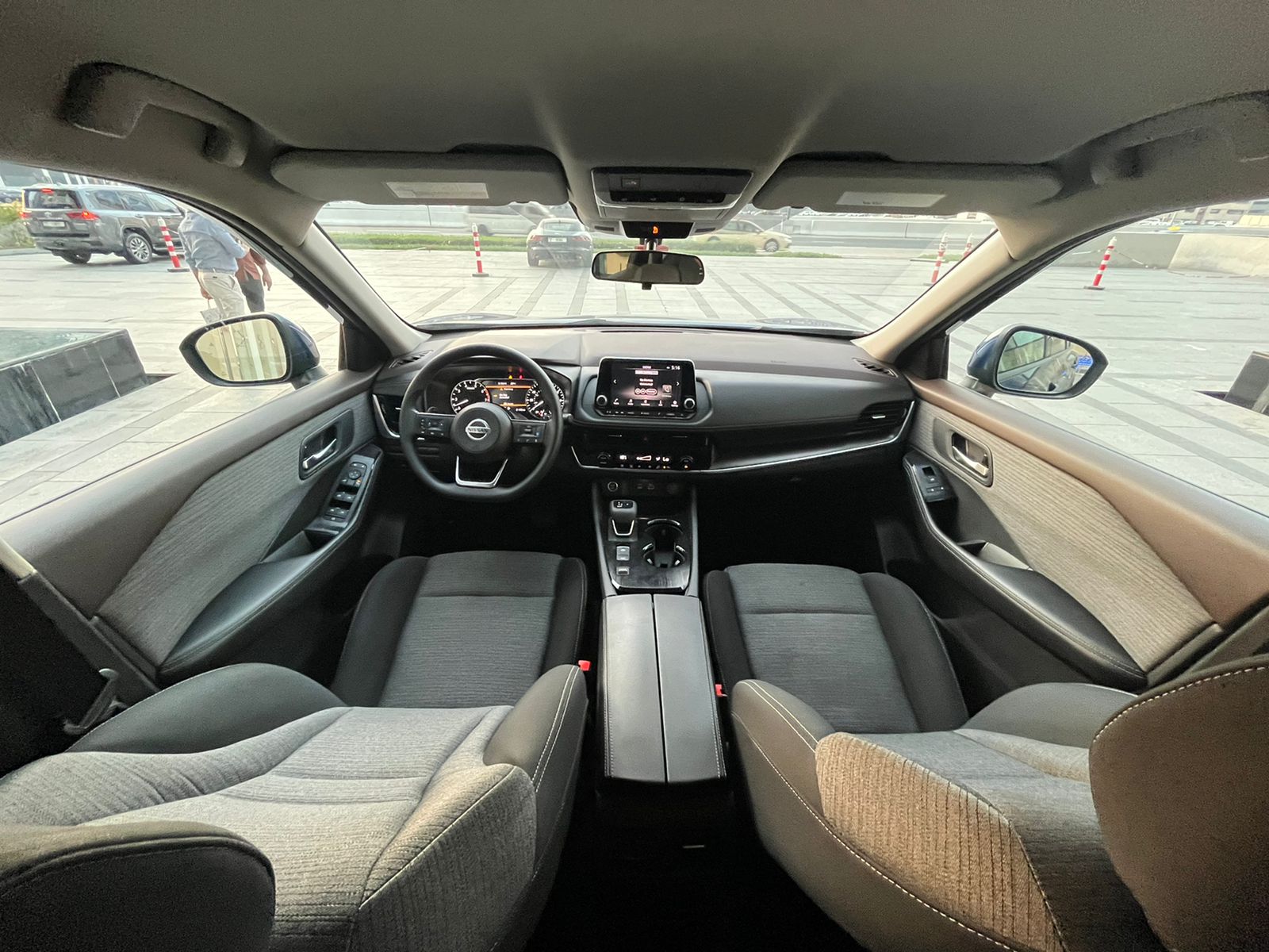 استئجار NISSAN ROGUE  أزرق 2021 طويلة الأمد في دبي