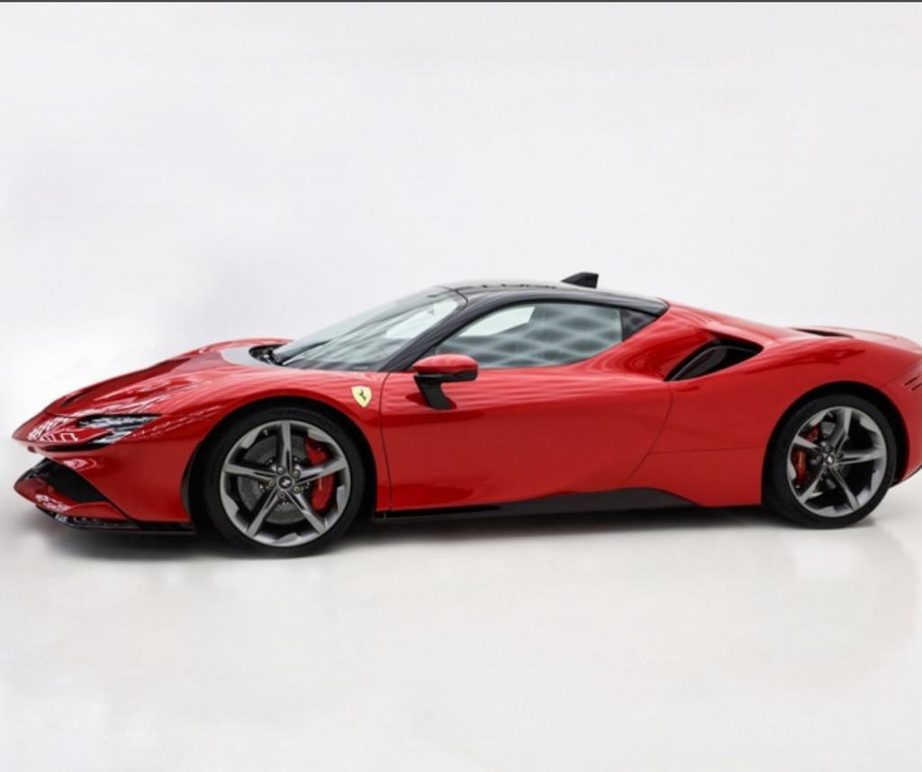 louer Ferrari SF90 RED 2024 long terme à Dubaï